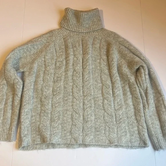 AKIRA light gray women’s turtleneck sweater medium - Picture 1 of 7